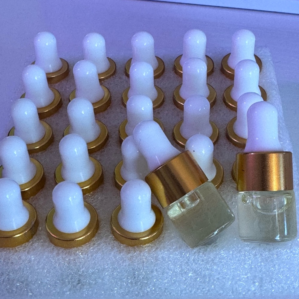 25, 1ml Gold Mini Screw Cap Glass Bottle For Essential Oils Travel Size Bottle